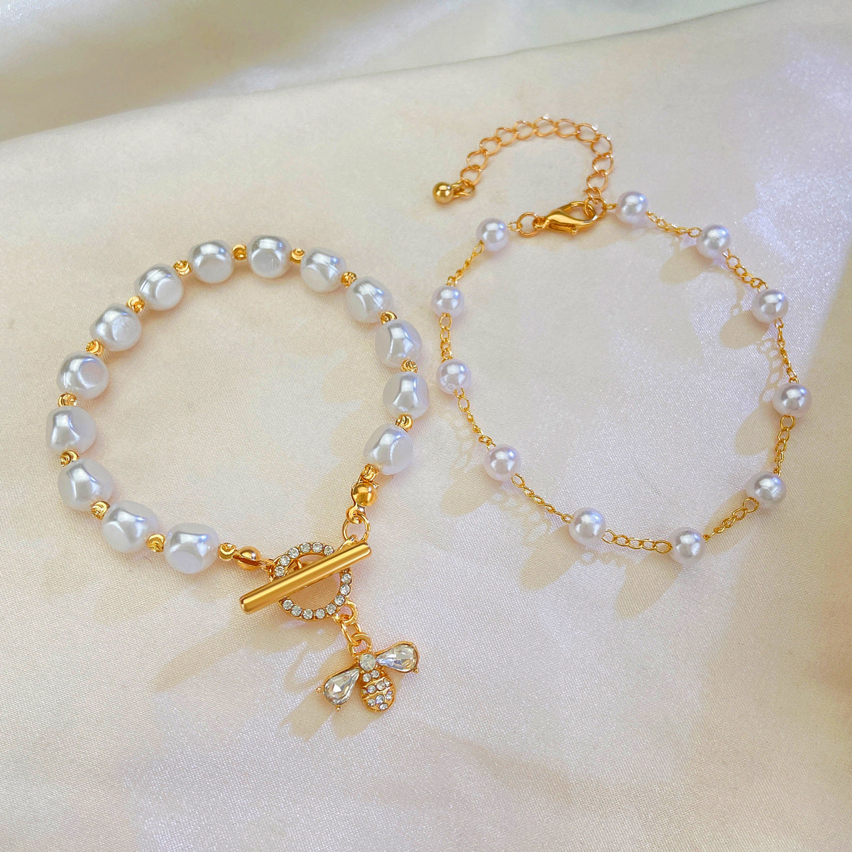 Women's Creative OT Buckle Bee Pendant Pearl Bracelet